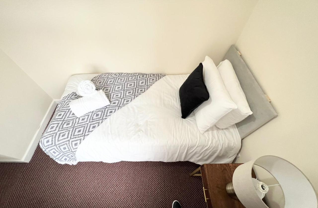 Taunton Inn Kültér fotó